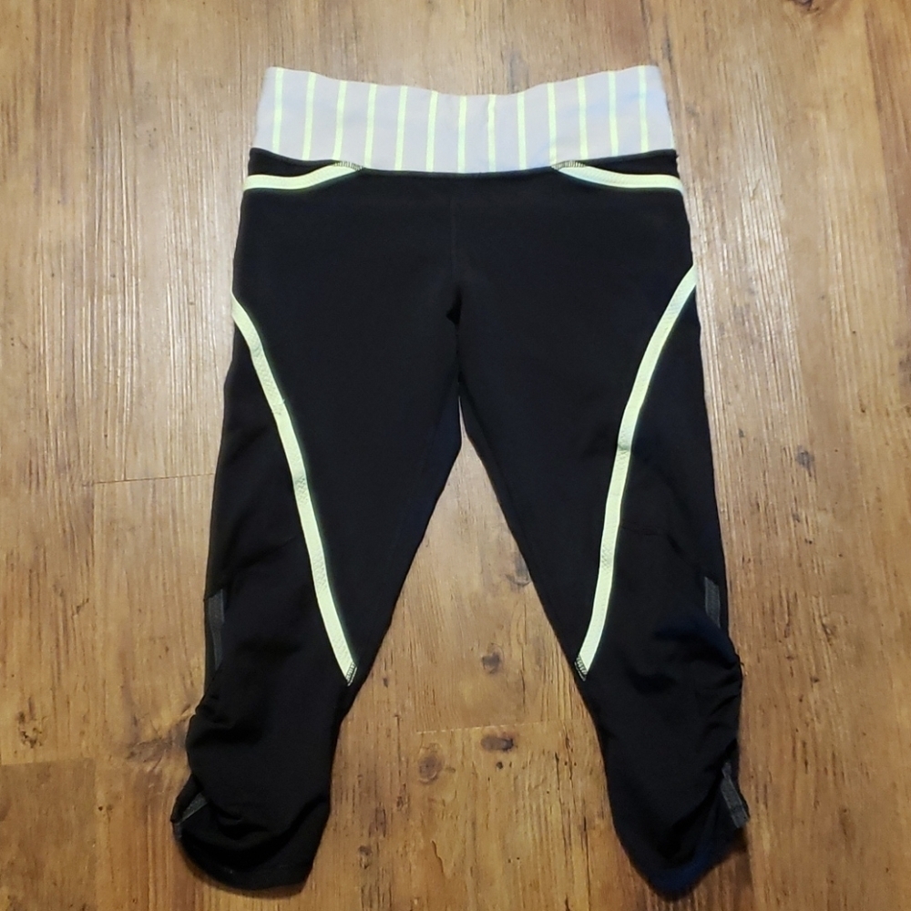 Lululemon capri workout shorts leggings green
